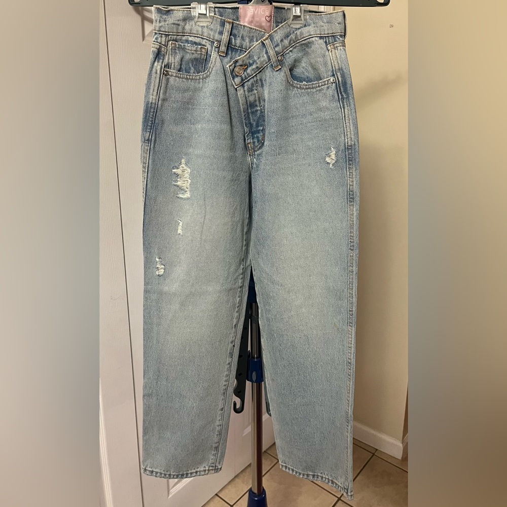 REVICE Women’s Relaxed Light Denim Jeans